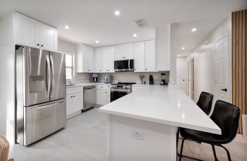 Saint Cloud Apartment | Basketball + Firepit + 20mi to Disney + in dwtn!