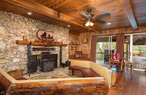 Wishon Cabin | Bass Lake's FunkyButt Cabin - Pet Friendly w/ Hot Tub, firepit, and more!