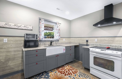 Gravois Mills House | Bass Point Bliss – Resort Rental for 6! Packed w/Amenities for the Whole Family