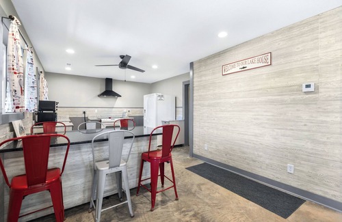 Gravois Mills House | Bass Point Bliss – Resort Rental for 6! Packed w/Amenities for the Whole Family