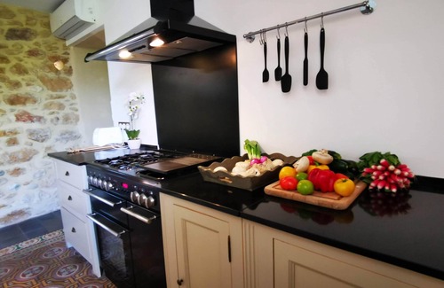 Vallon-Pont-d'Arc House | Bastide du Barry in the historic center of Vallon Pont d'Arc