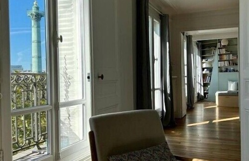 Bercy Apartment | Bastille/Marais apartment with long balcony & AC