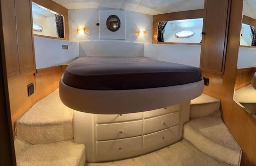 Cap d'Agde Boat Rental | bateau moteur tout confort