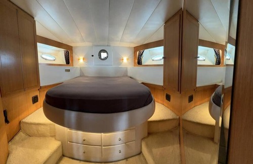 Cap d'Agde Boat Rental | bateau moteur tout confort