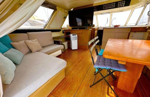 Cap d'Agde Boat Rental | bateau moteur tout confort