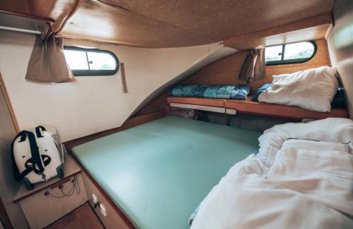 Grez-Neuville Boat Rental | Bateau sans permis 2 cabines 6 couchages