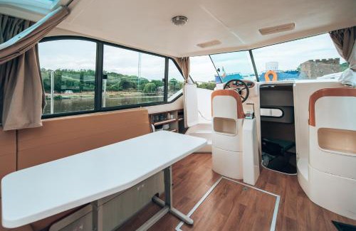 Grez-Neuville Boat Rental | Bateau sans permis 2 cabines 6 couchages