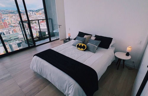 La Carolina Apartment | Baticueva Penthouse Piso 28