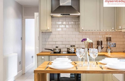 Battersea Apartment | Battersea 2 Bed Apartment w/ Garden, Pet Friendly