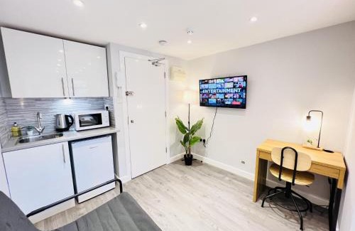 Latchmere Apartment | Battersea Studios by Sleepy