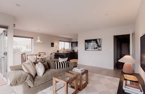 Hobart Central Business District Apartment | Battery Point retreat with river views