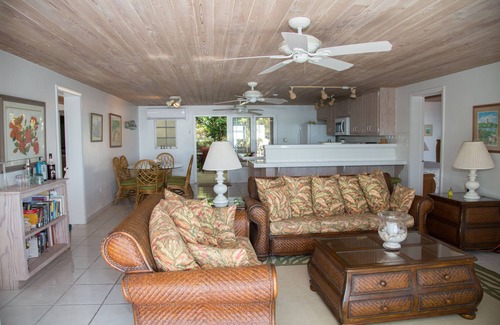 Dunmore Town House | Bay Cottage Home with a Private Dock