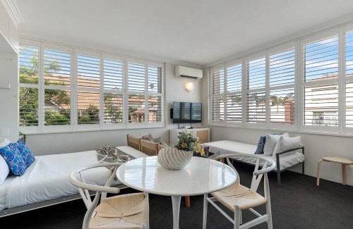 Neutral Bay Apartment | Bay Court Ii -spacious Studio Next To Hayes Beach