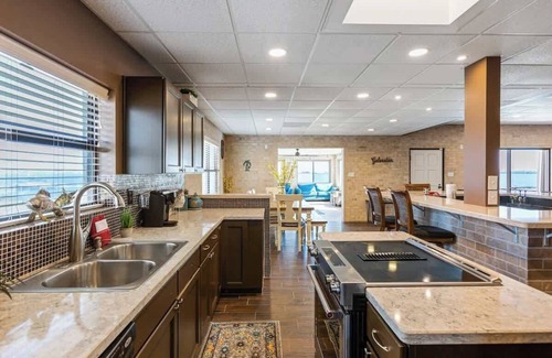Galveston House | Bay Dreamer Summary: