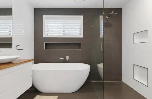 Nelson Bay House | Bay Escape, 32 Wahgunyah Rd - Beautiful property with boat parking, WiFi and ducted air conditioning
