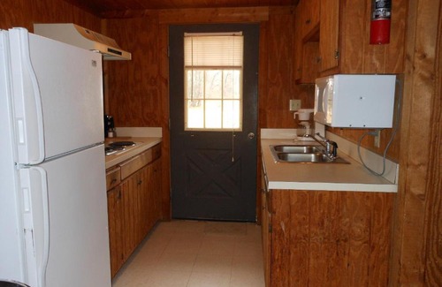 Bridgeport Resort | Bay Landing Camping Resort Cabin 3