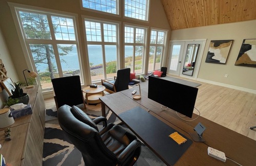 Black Rock House | Bay of Fundy Oceanfrontn1 King RR, Queen R workspace, 2 baths, outdoor Hot tub