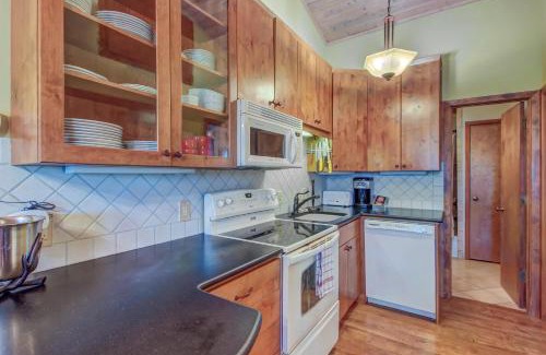 Whitefish Apartment | Bay Point Hillside 16B