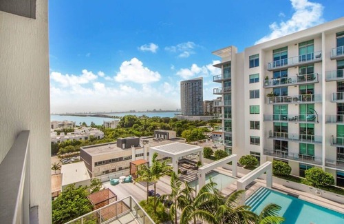 Northeast Miami Condo | Bay & Pool Views Beautiful Studio-Miami Design Dst