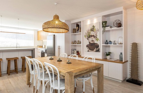 Byron Bay Apartment | Bay Royal Apartment 2 - Opposite Main Beach & Heated Pool!