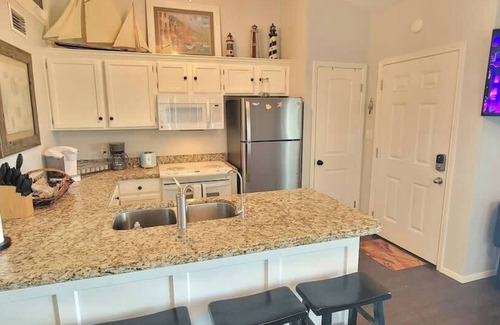 Port Isabel Apartment | * Bay Sunset Views * Waterfront Pool * Boat Slip