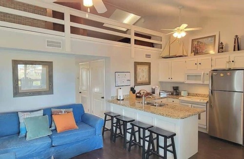 Port Isabel Apartment | * Bay Sunset Views * Waterfront Pool * Boat Slip
