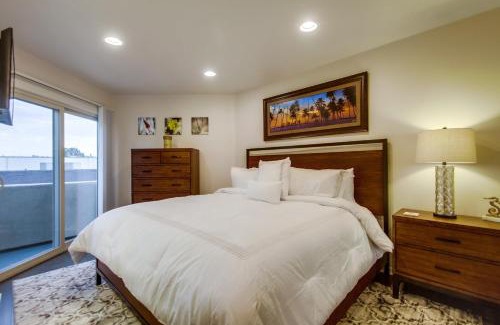 Crown Point House | Bay View Dream - Steps to Bay, Rooftop Patio & AC