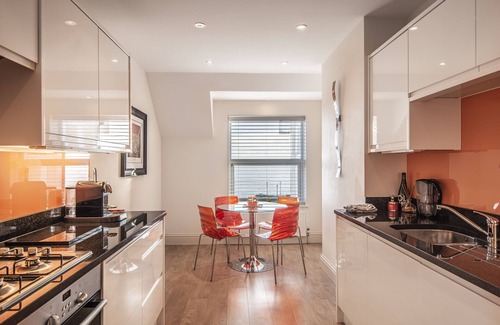 Broadstairs Apartment | Bay View - Private parking, beach views, central location