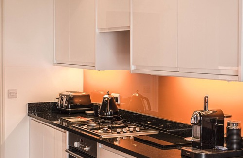 Broadstairs Apartment | Bay View - Private parking, beach views, central location