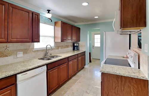 Rockport House | Bay View Sanctuary | Canal-Front + Dock & Dogs Allowed!