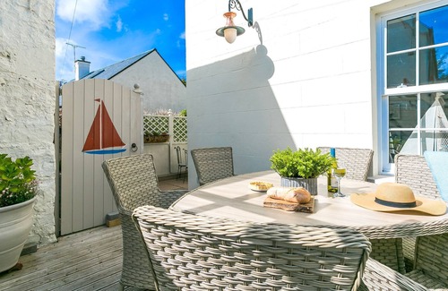 Nefyn Cottage | Bay View - sleeps 6 guests in 3 bedrooms