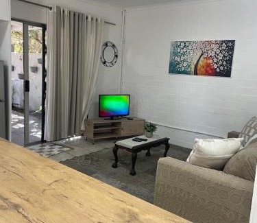 Gordons Bay Central Apartment | Baybreeze Flatlet