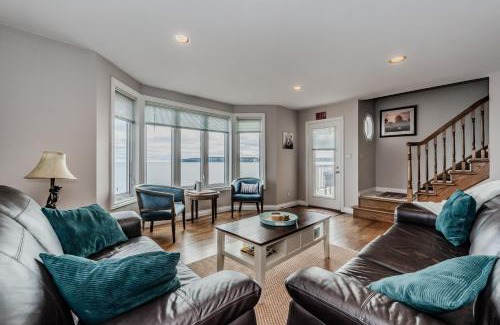 Lion's Head House | Baycrest Waterfront Escape