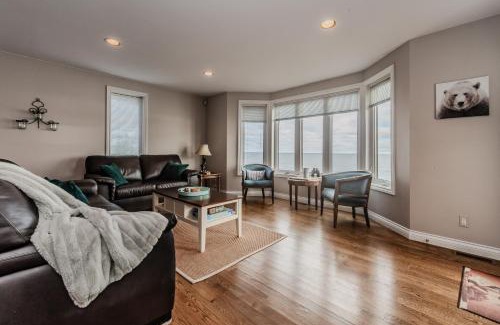 Lion's Head House | Baycrest Waterfront Escape