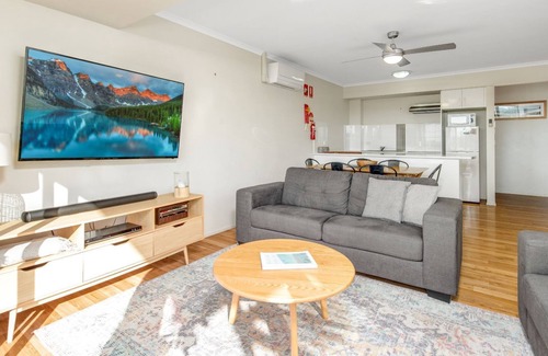 Huskisson House | Baydream Believer - IN THE HEART OF HUSKY WITH FREE LINEN
