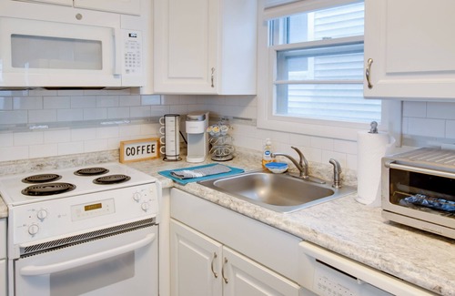 Brigantine Cottage | Bayfront Brigantine Escape w/Porch & Bay Views!