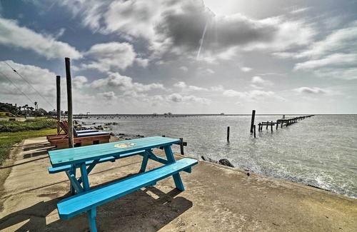 Rockport Cottage | Bayfront Deck: 'casa Pescadores' Rockport Escape