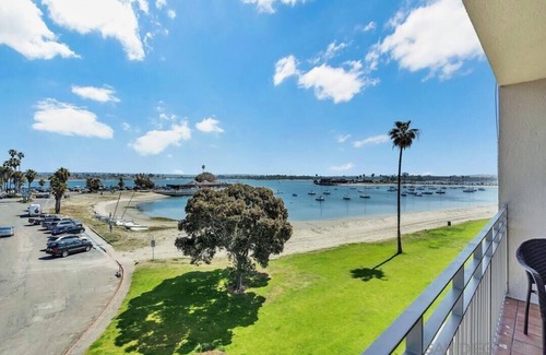 San Diego Condo | Bayfront Perfectly located 2bdrm 1 Parking spot with lots of free parking nearby