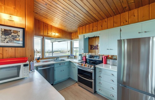Birch Bay Cabin | Bayfront Retreat w/Private Beach in Birch Bay