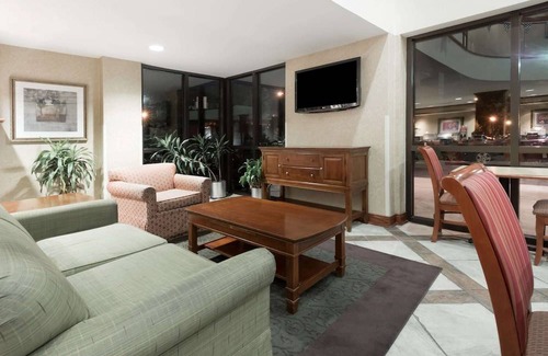Southport Hotel | Baymont by Wyndham Indianapolis South