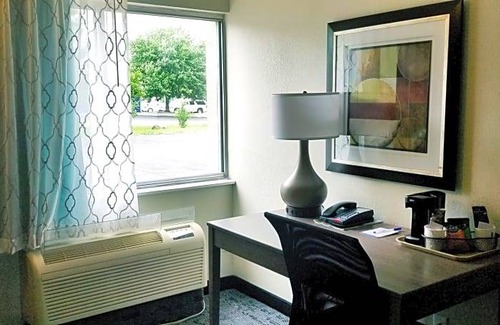 Berwick Hotel | Baymont by Wyndham Des Moines North