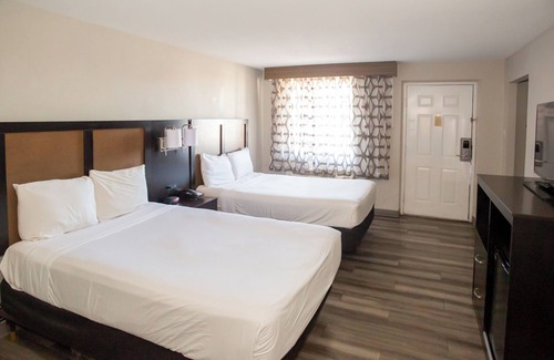 North Loop Hotel | Baymont by Wyndham Austin University Area