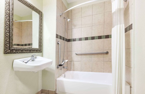 Tyler Hotel | Baymont by Wyndham Tyler