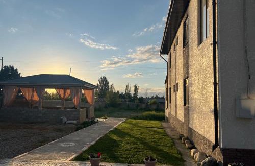 Karakol Bed & Breakfast | Bayotel