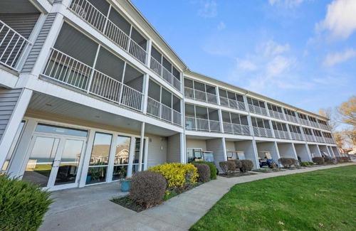 Put-in-Bay Hotel | BayShore #324