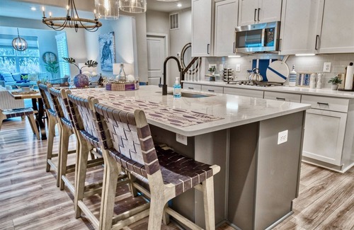 Bayside Villa | BAYSIDE * 5BR NEW LUXURY HOME * 4.5 Baths * 3 Master Suites * Sleeps 12 *