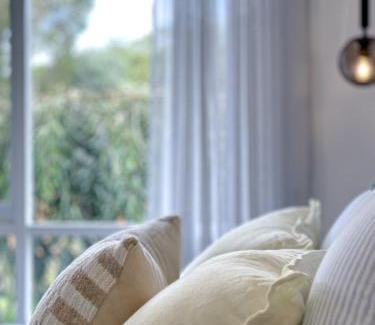 Frankston House | Bayside Retreat near beach and Frankston centre