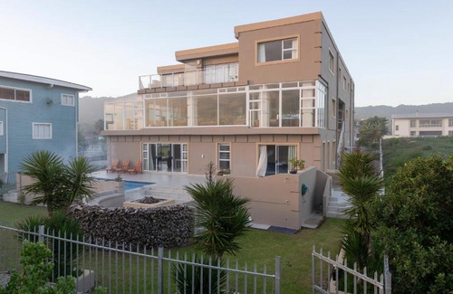 Myoli Beach Apartment | Bayside Views