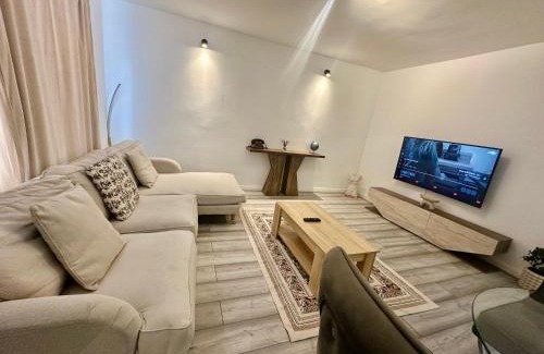 Bayswater Apartment | Bayswater Luxe Hyde Park 2BR Retreat