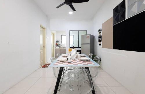 Kampung Pengkalan House | Bayu Tasik Guest House Pengkalan- free netflix